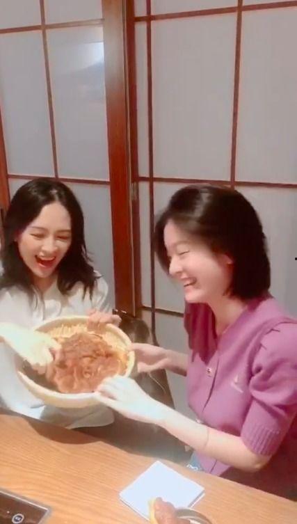 娱乐吃瓜酱戏精母女,一场母女间的戏精盛宴