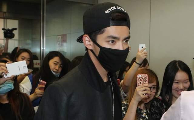 娱乐吃瓜酱人多的地铁,娱乐吃瓜酱成热门话题